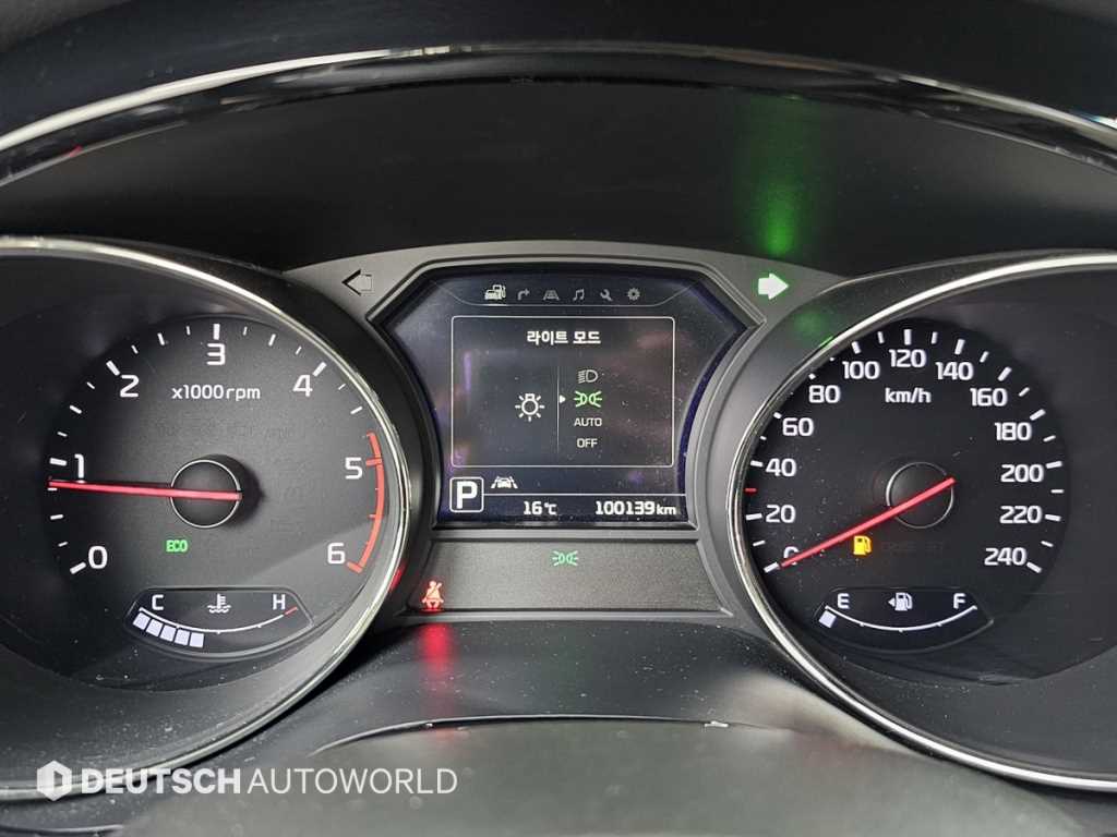 KIA Carnival - Vista 8