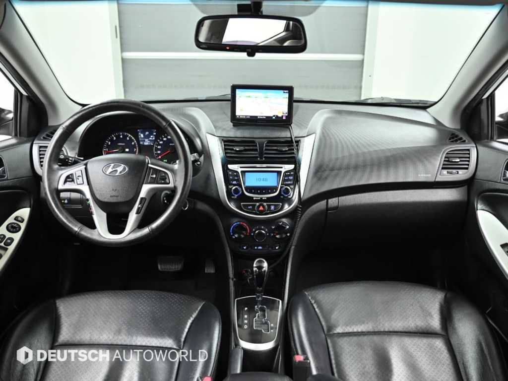 HYUNDAI Accent - Vista 7