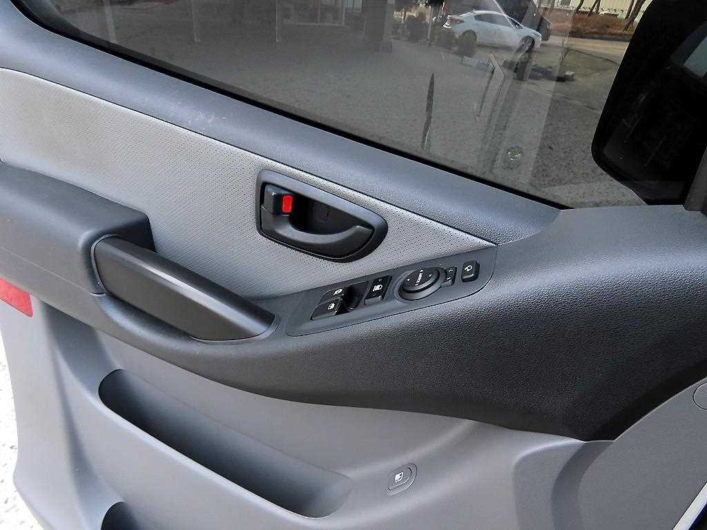 HYUNDAI Starex - Vista 12