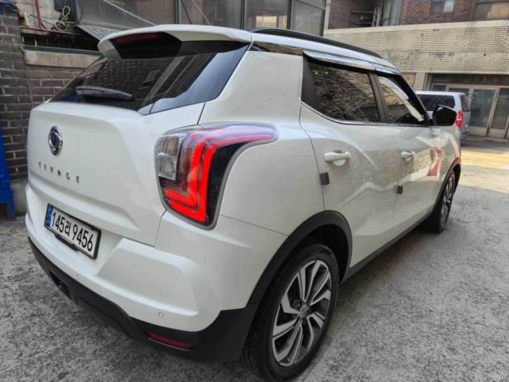 Ssangyong Tivoli - Vista 4