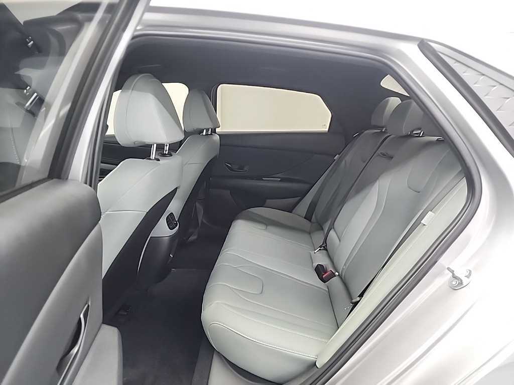 HYUNDAI Avante - Vista 12