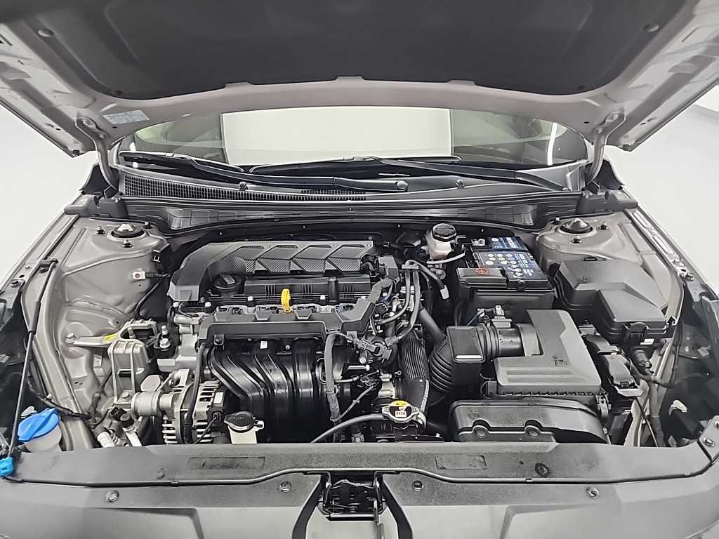 HYUNDAI Avante - Vista 5