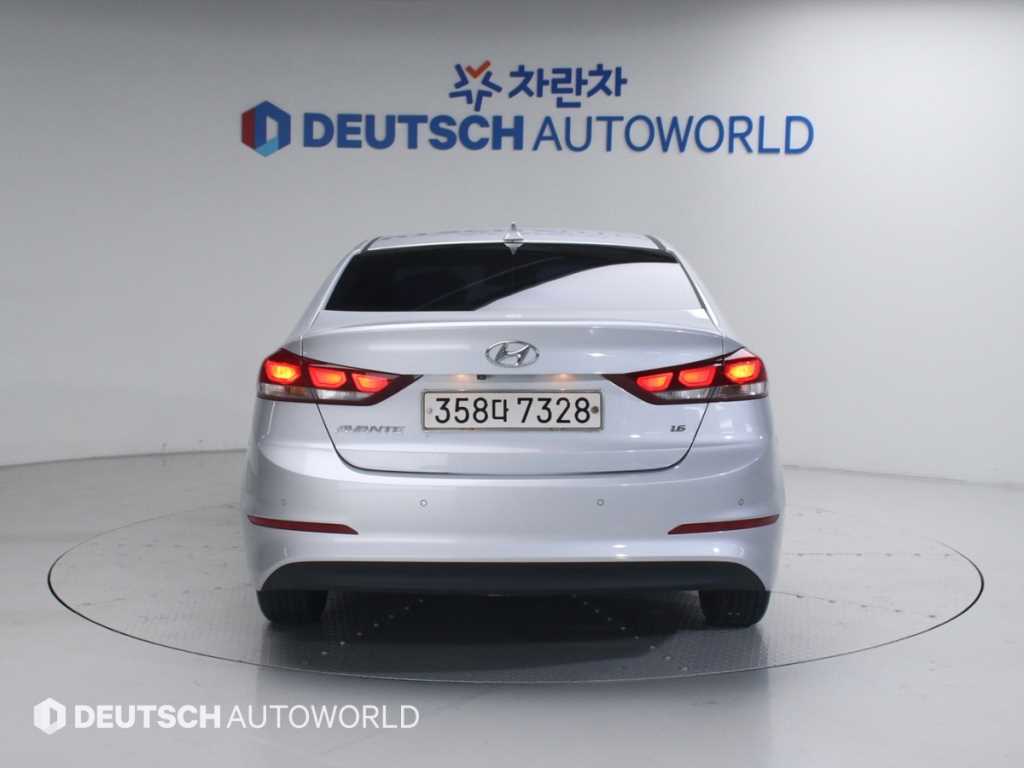 HYUNDAI Avante - Vista 4