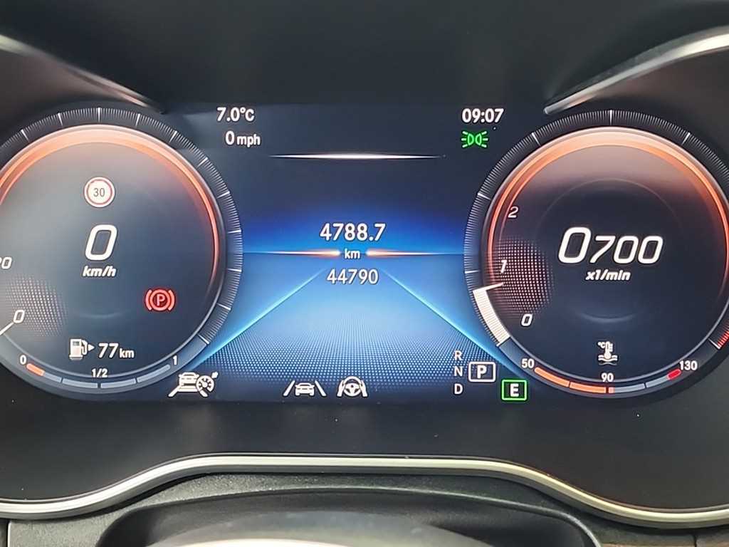 Mercedes Benz GLC Class - Vista 6