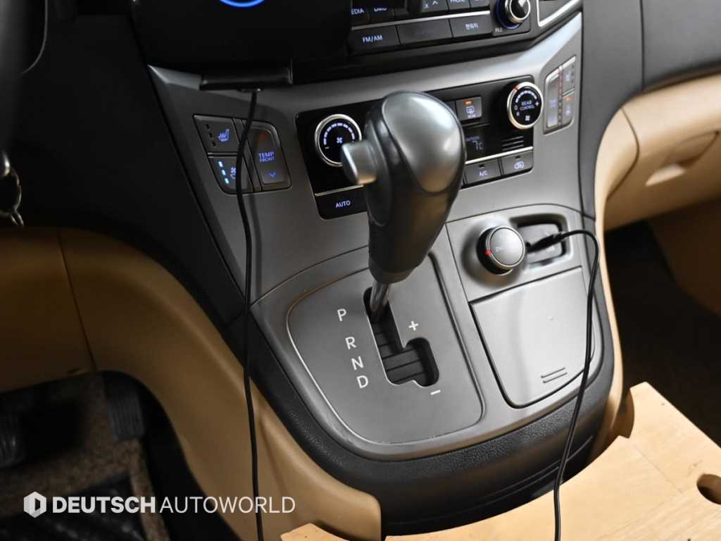 HYUNDAI Starex - Vista 9