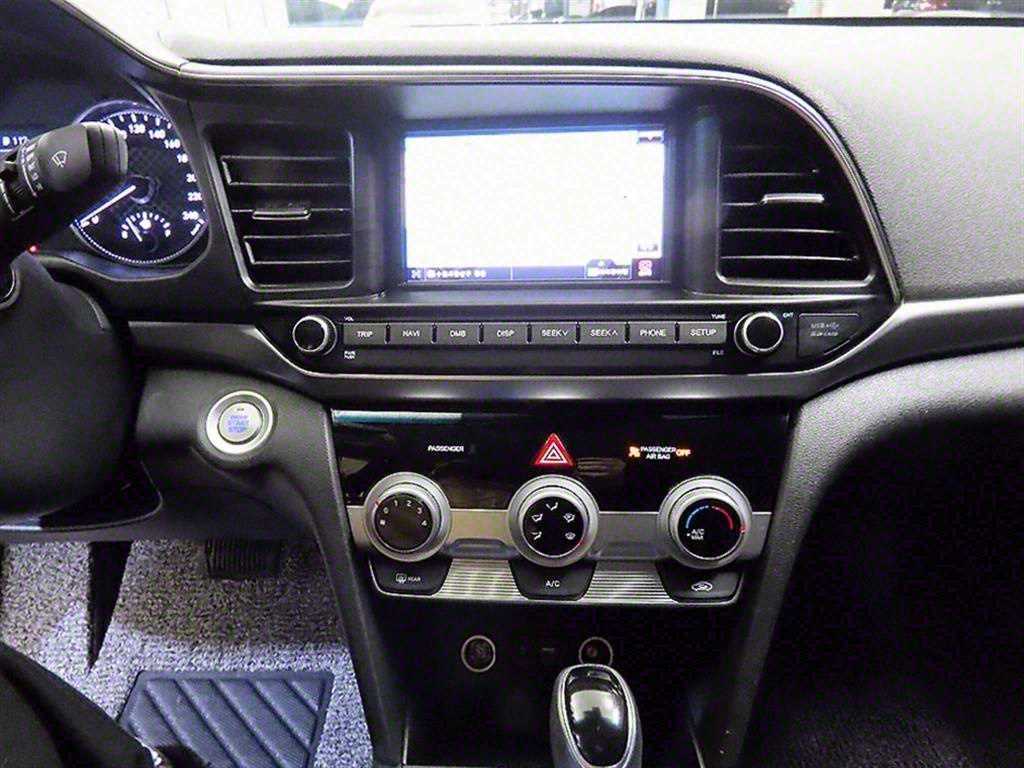 HYUNDAI Avante - Vista 11