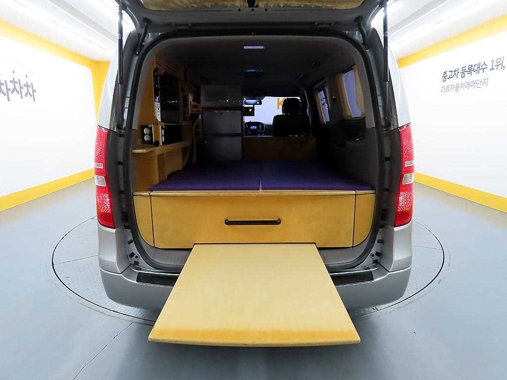 HYUNDAI Starex - Vista 6