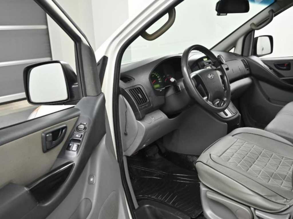 HYUNDAI Starex - Vista 11