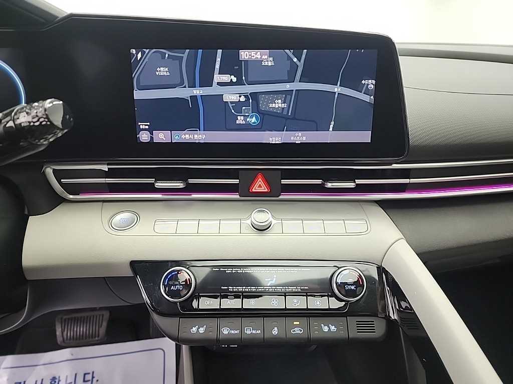 HYUNDAI Avante - Vista 10