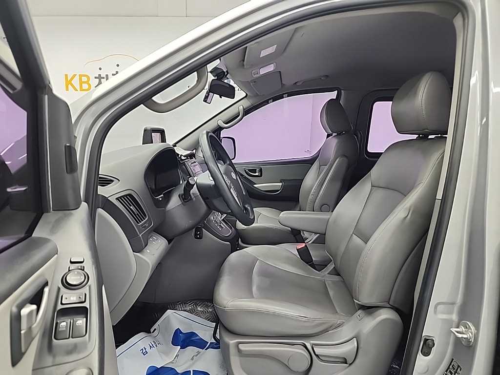 HYUNDAI Starex - Vista 11