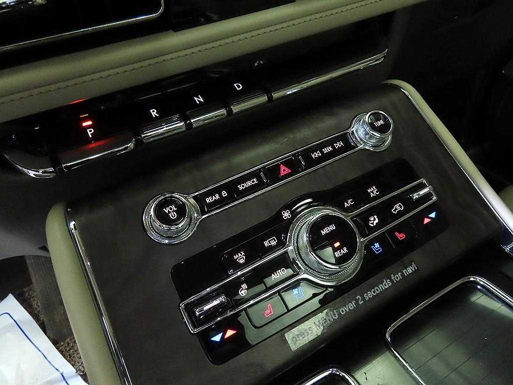 Lincoln Aviator - Vista 12