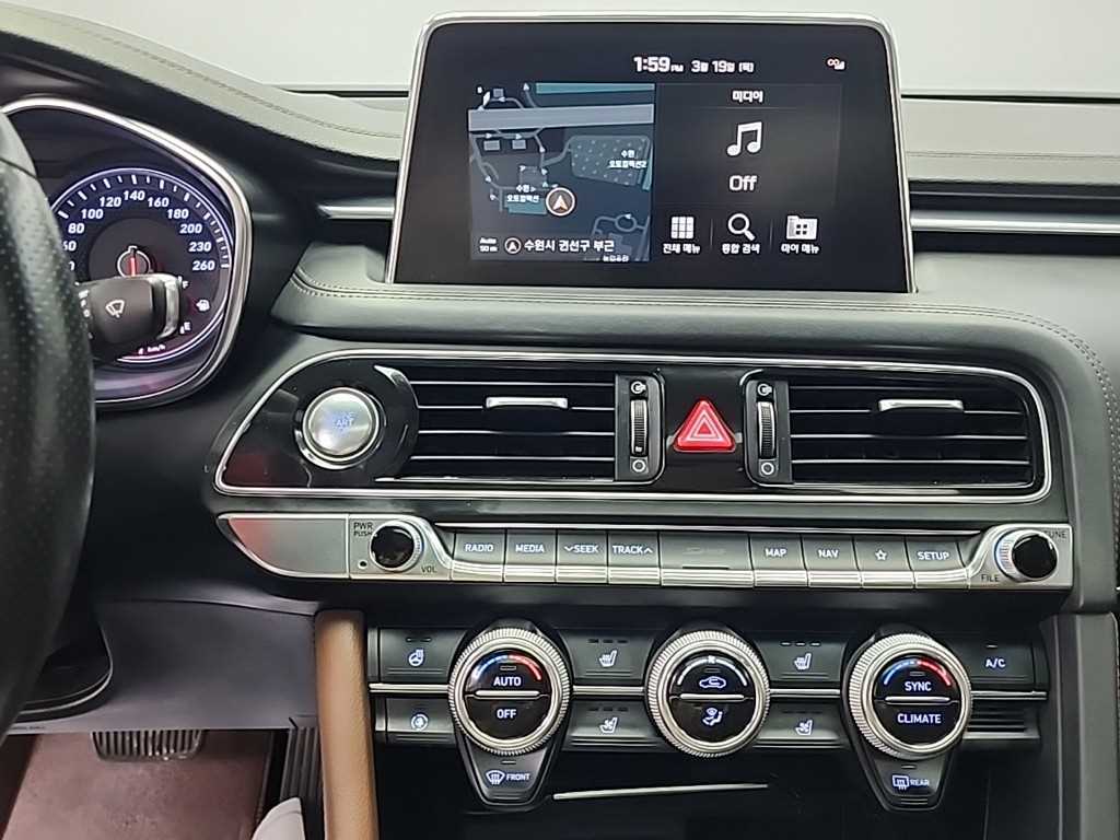 Genesis G70 - Vista 10