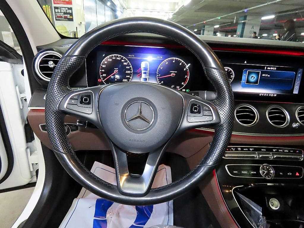 Mercedes Benz E class - Vista 8