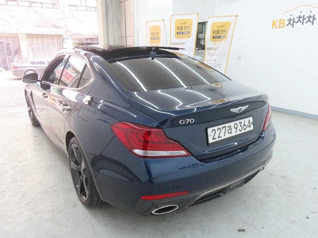 Genesis G70 - Vista 4