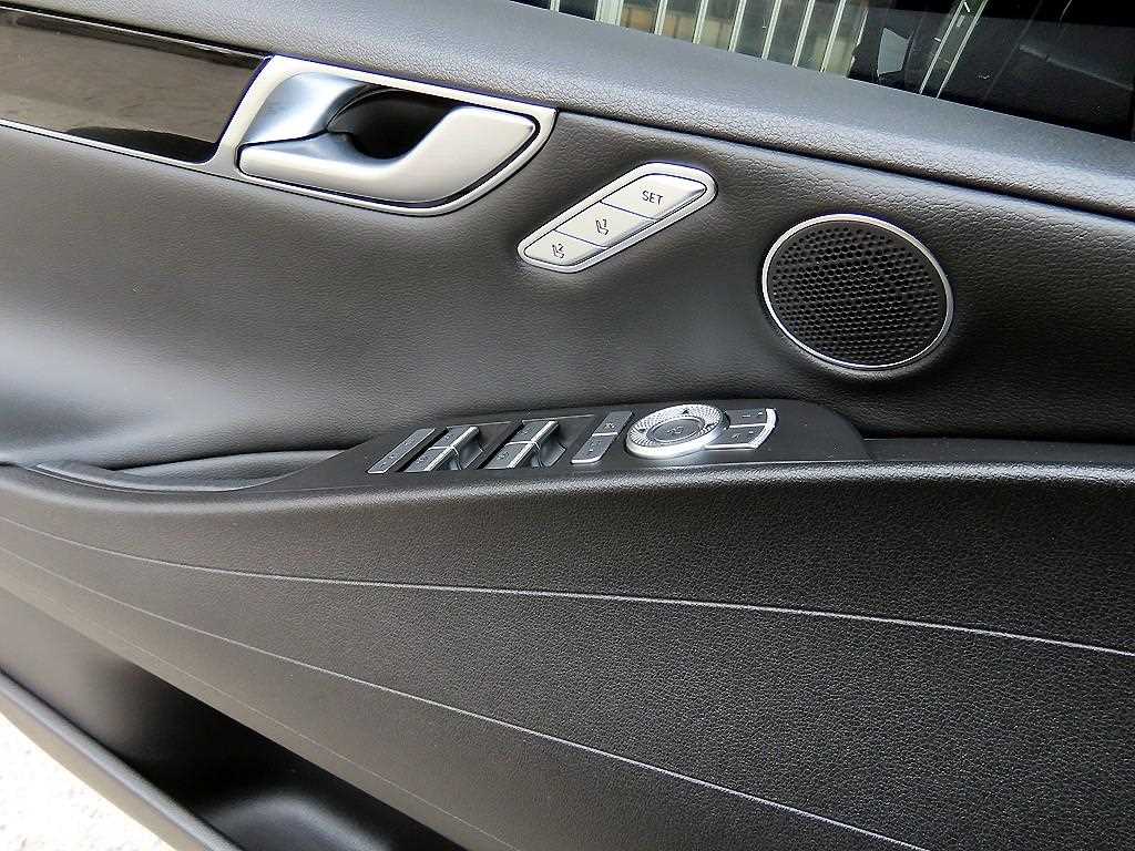 Genesis G80 - Vista 12