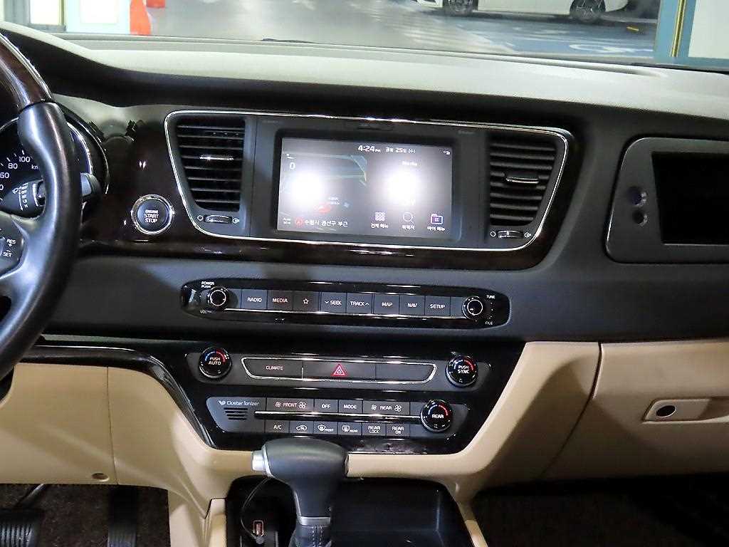 KIA Carnival - Vista 11