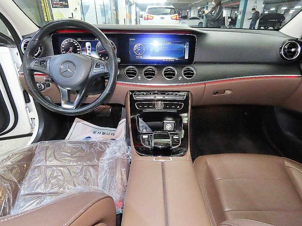 Mercedes Benz E class - Vista 10