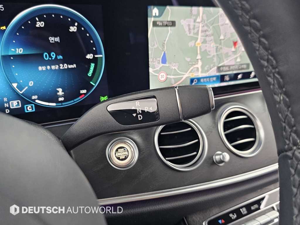 Mercedes Benz E class - Vista 9