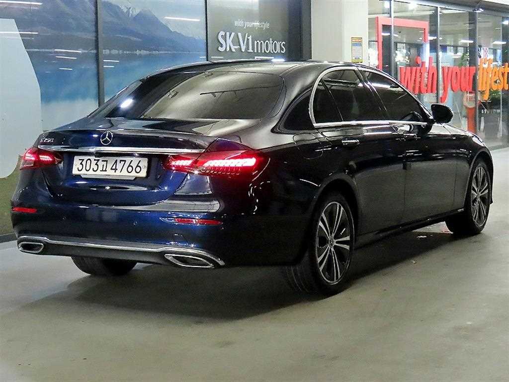 Mercedes Benz E class - Vista 4