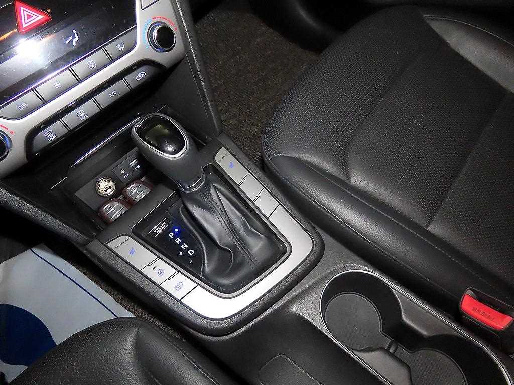 HYUNDAI Avante - Vista 11