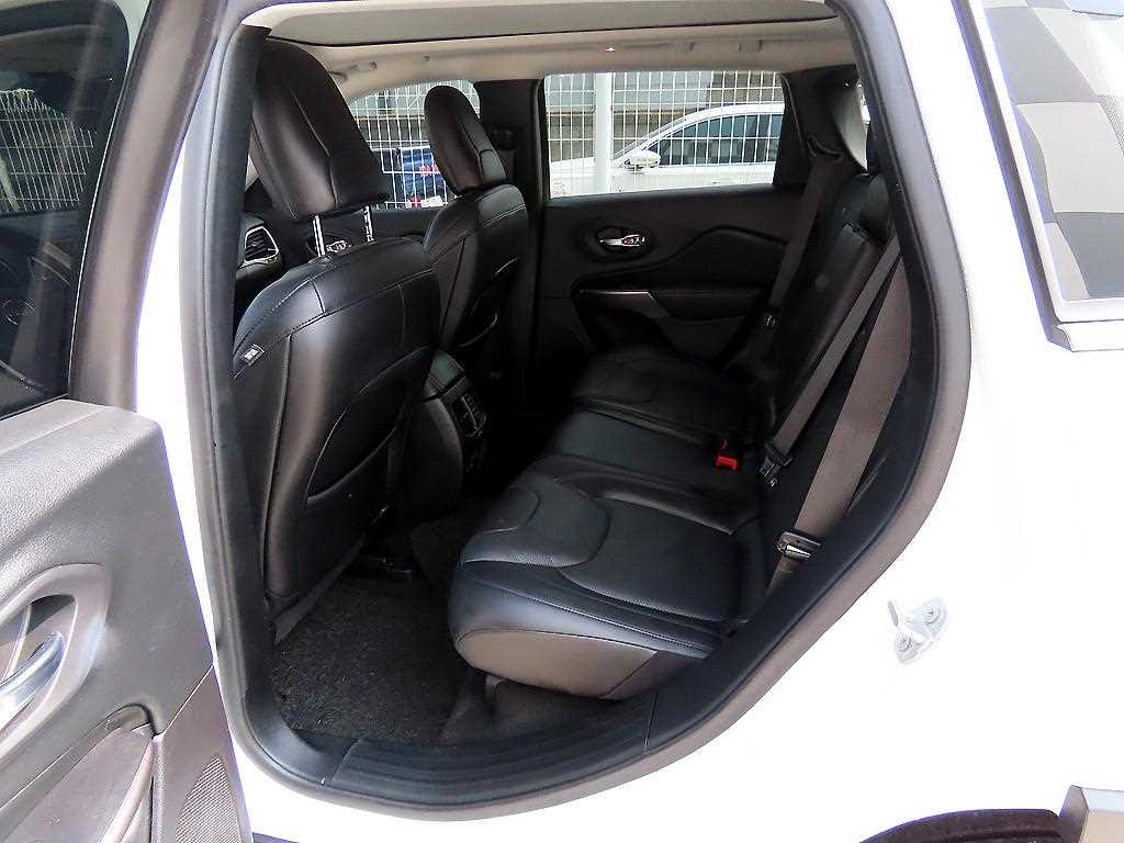 Jeep Cherokee - Vista 6