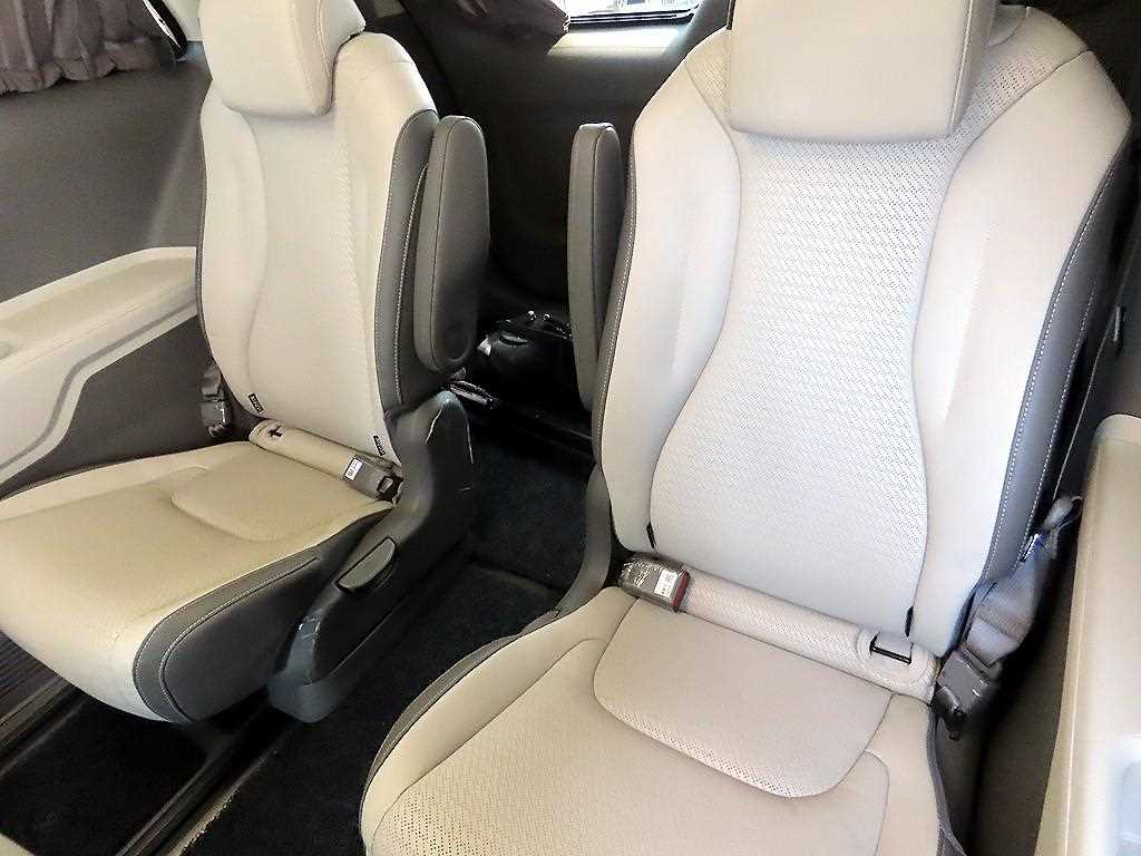 KIA Carnival - Vista 7