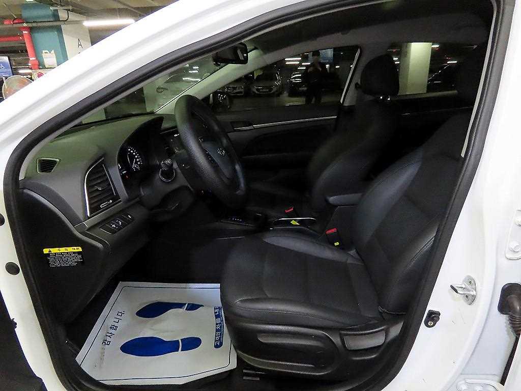 HYUNDAI Avante - Vista 6