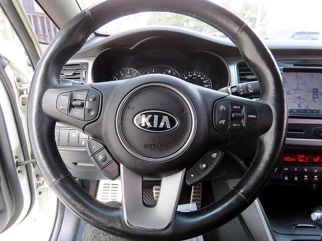 KIA Carens - Vista 8