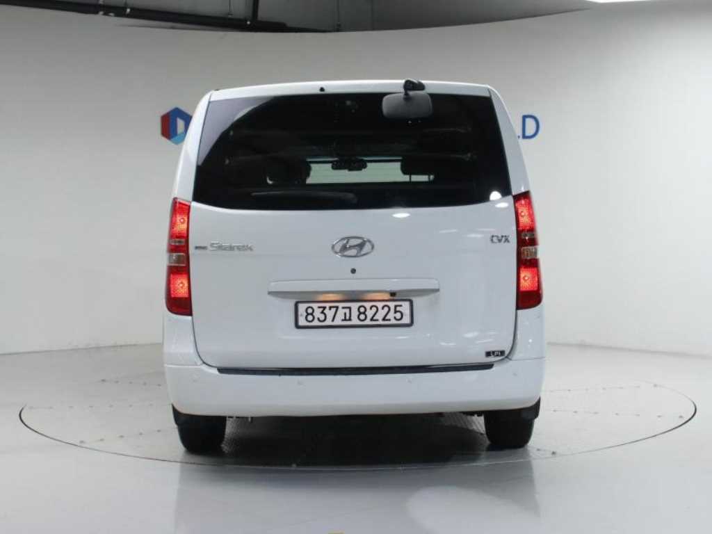HYUNDAI Starex - Vista 4