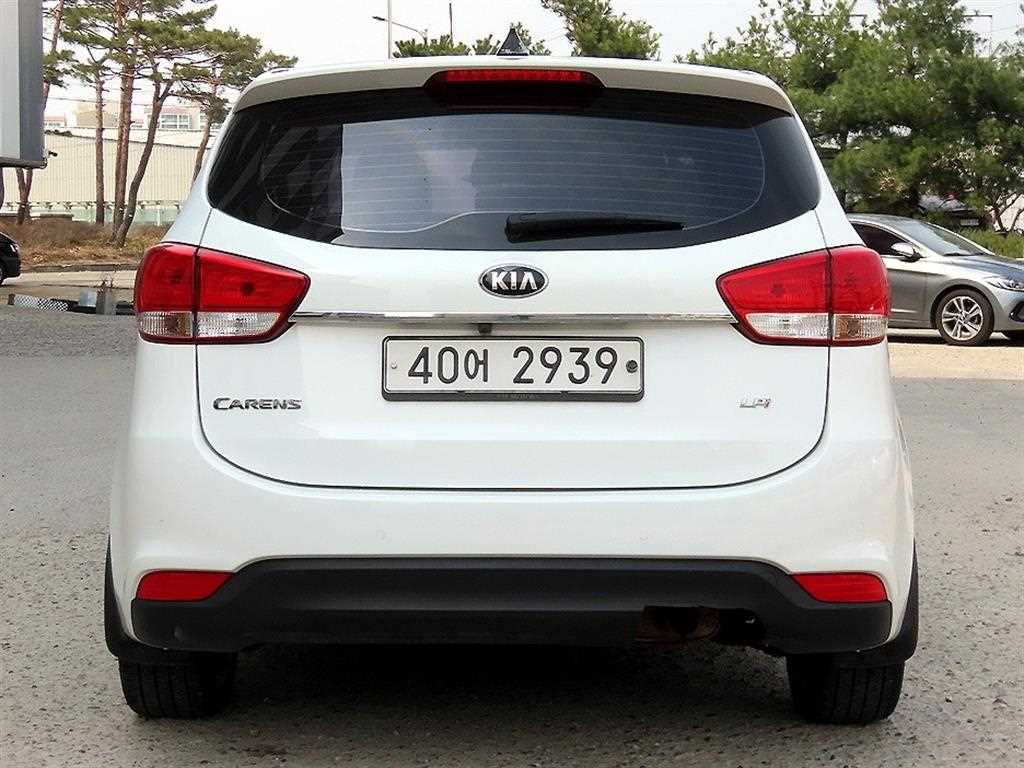 KIA Carens - Vista 4
