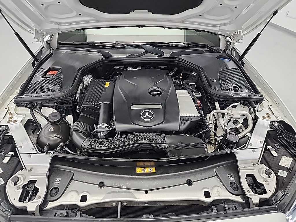 Mercedes Benz E class - Vista 5