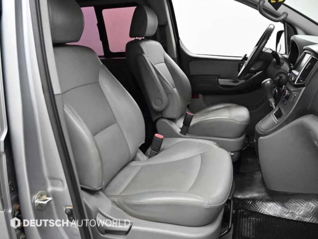 HYUNDAI Starex - Vista 10