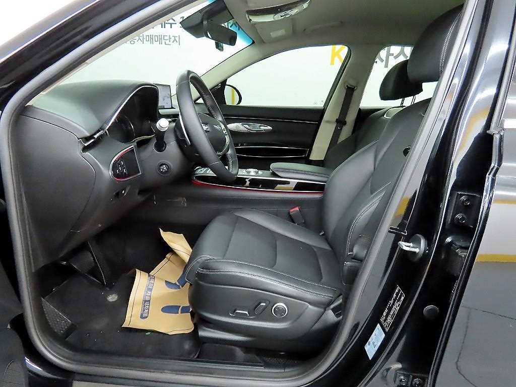 Genesis GV70 - Vista 5