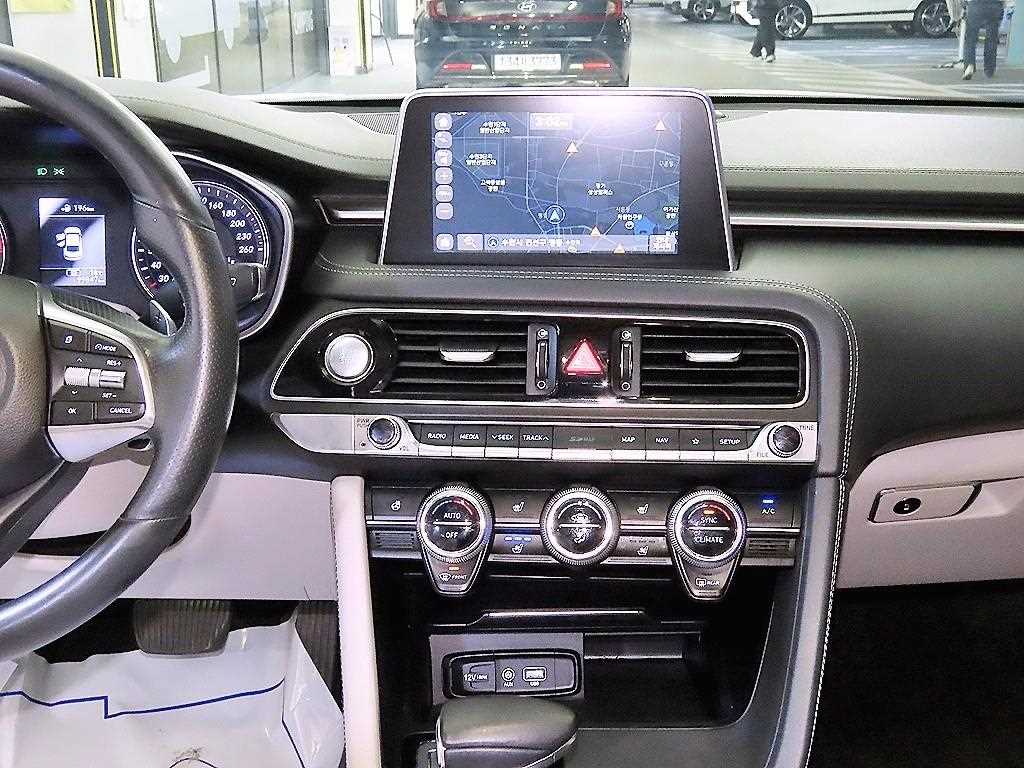 Genesis G70 - Vista 11