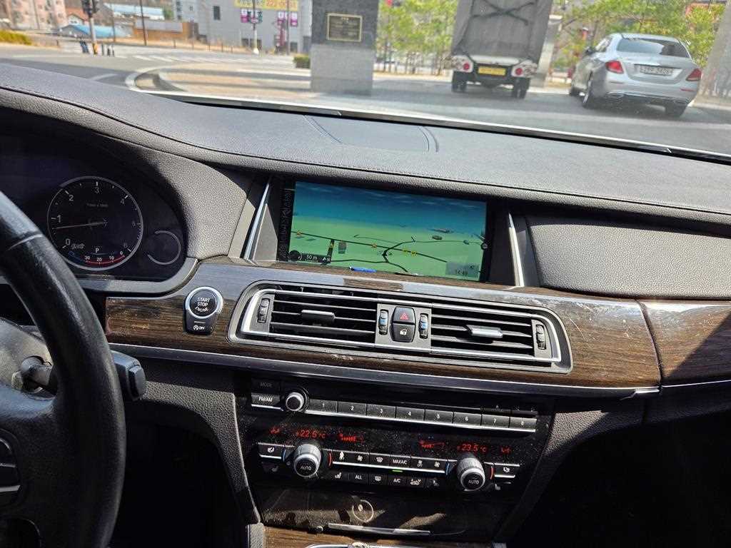 BMW 7 Series - Vista 11