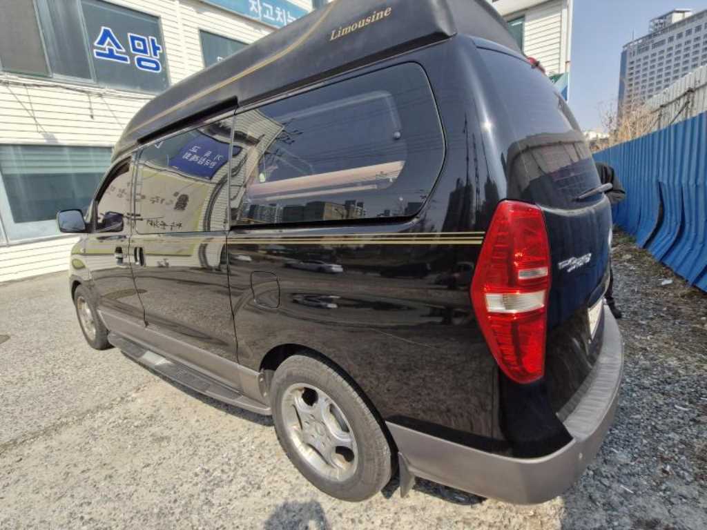 HYUNDAI Starex - Vista 3