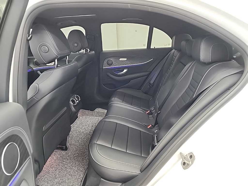 Mercedes Benz E class - Vista 12