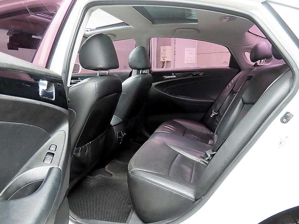 HYUNDAI Sonata - Vista 6