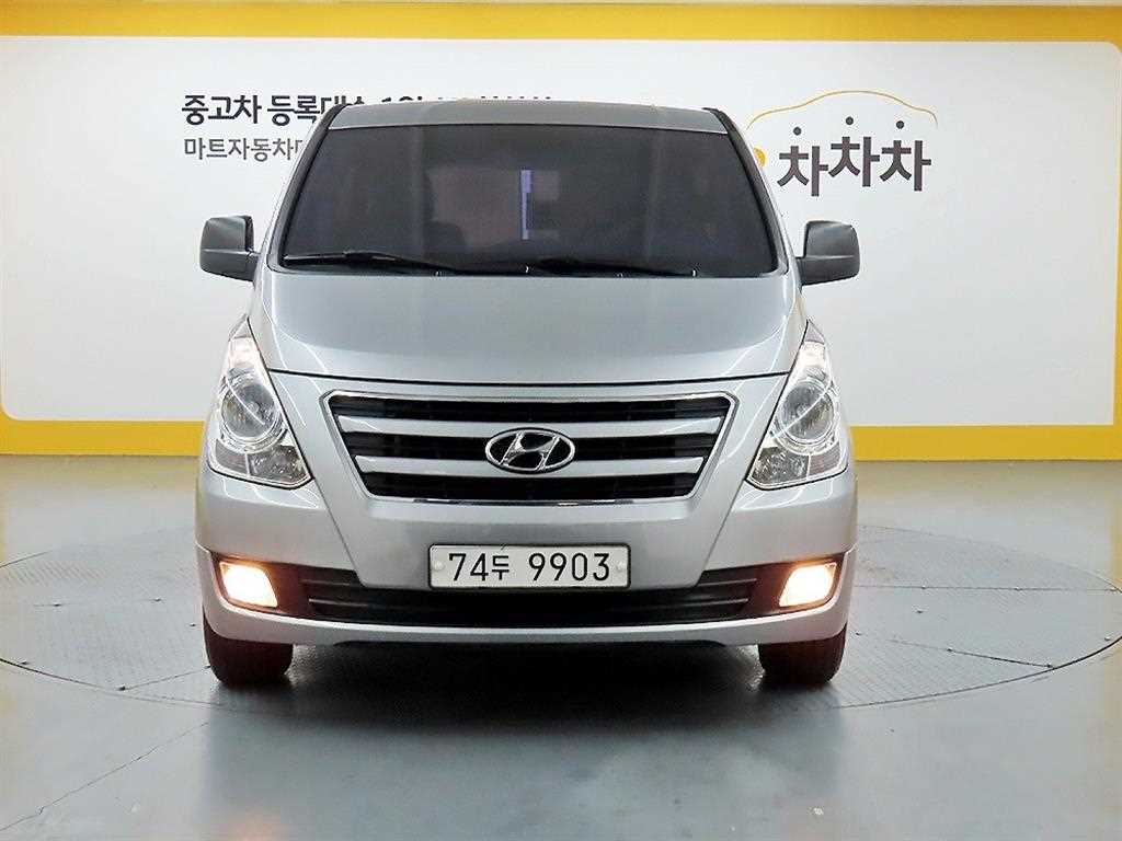 HYUNDAI Starex - Vista 8