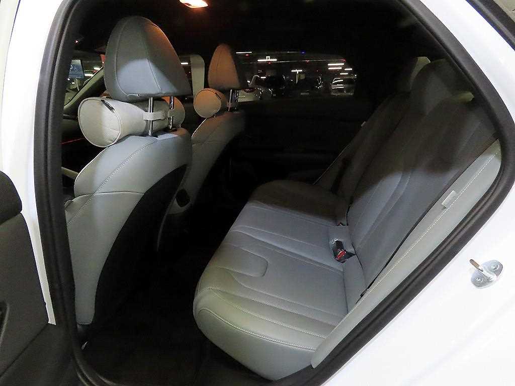 HYUNDAI Avante - Vista 7