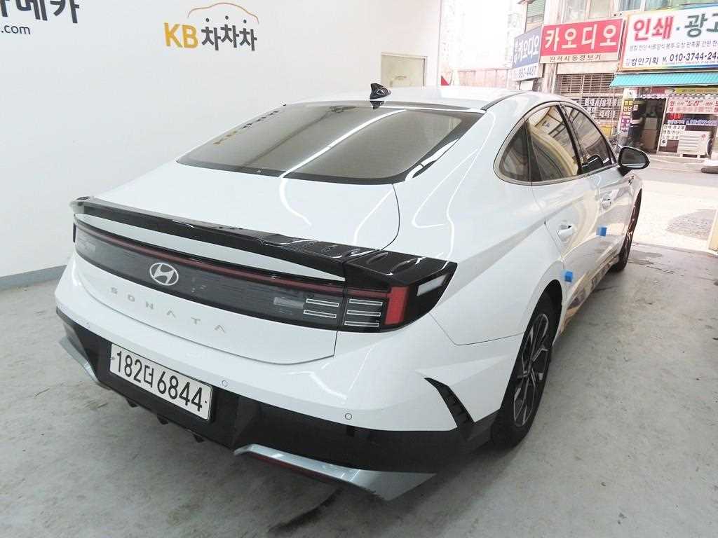 HYUNDAI Sonata - Vista 3