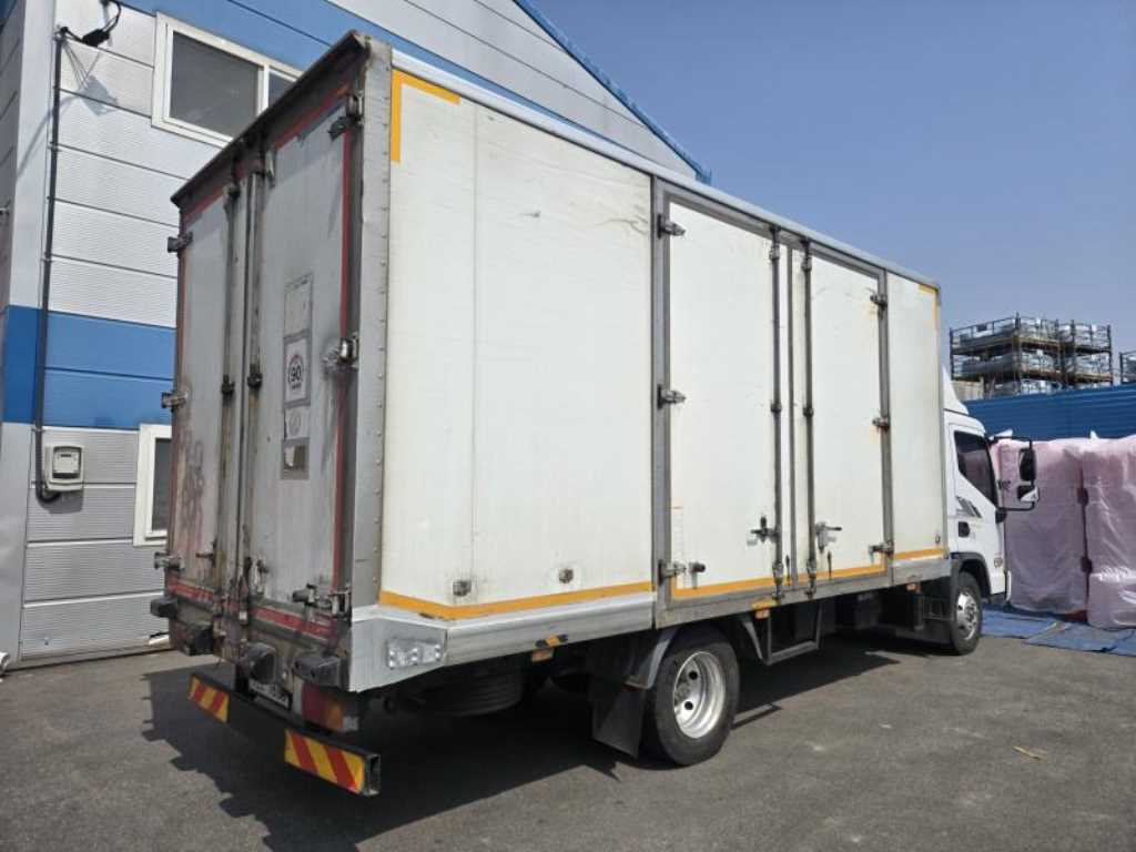 medium and large cargo truck - Vista 3