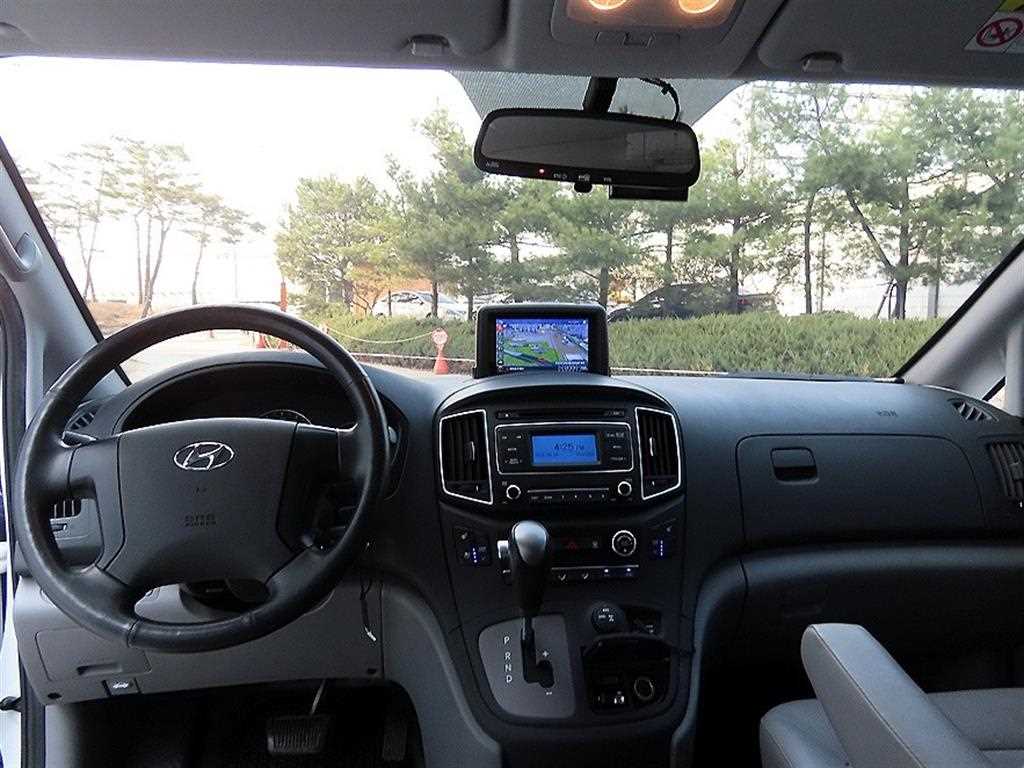 HYUNDAI Starex - Vista 8