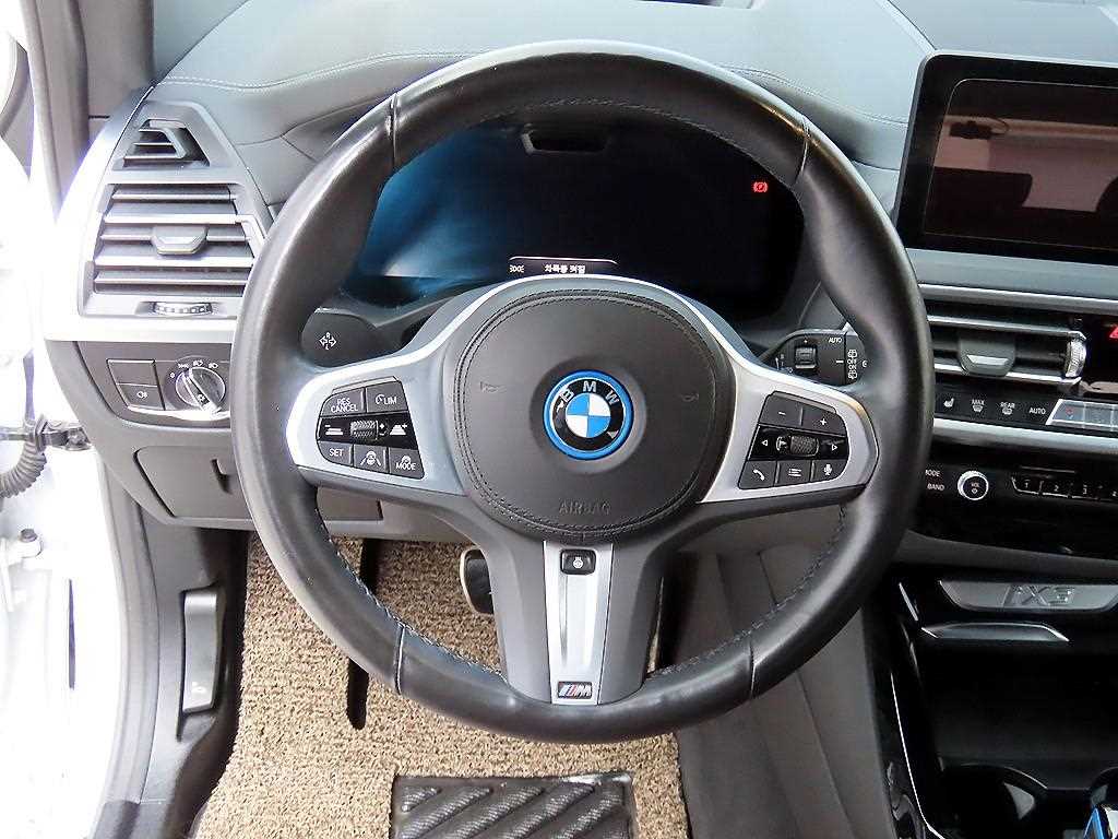 BMW iX3 - Vista 8