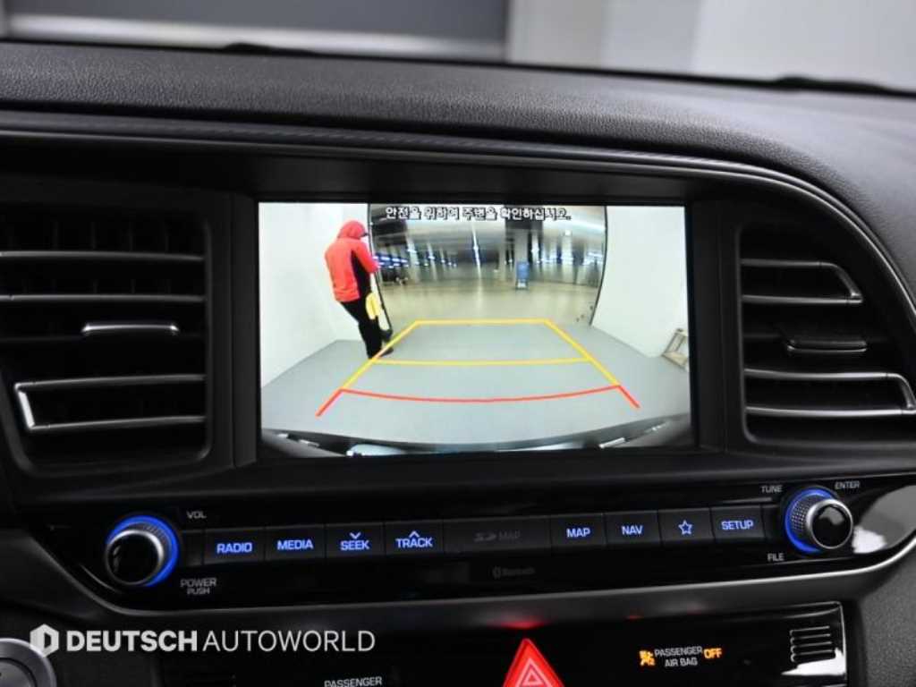 HYUNDAI Avante - Vista 12