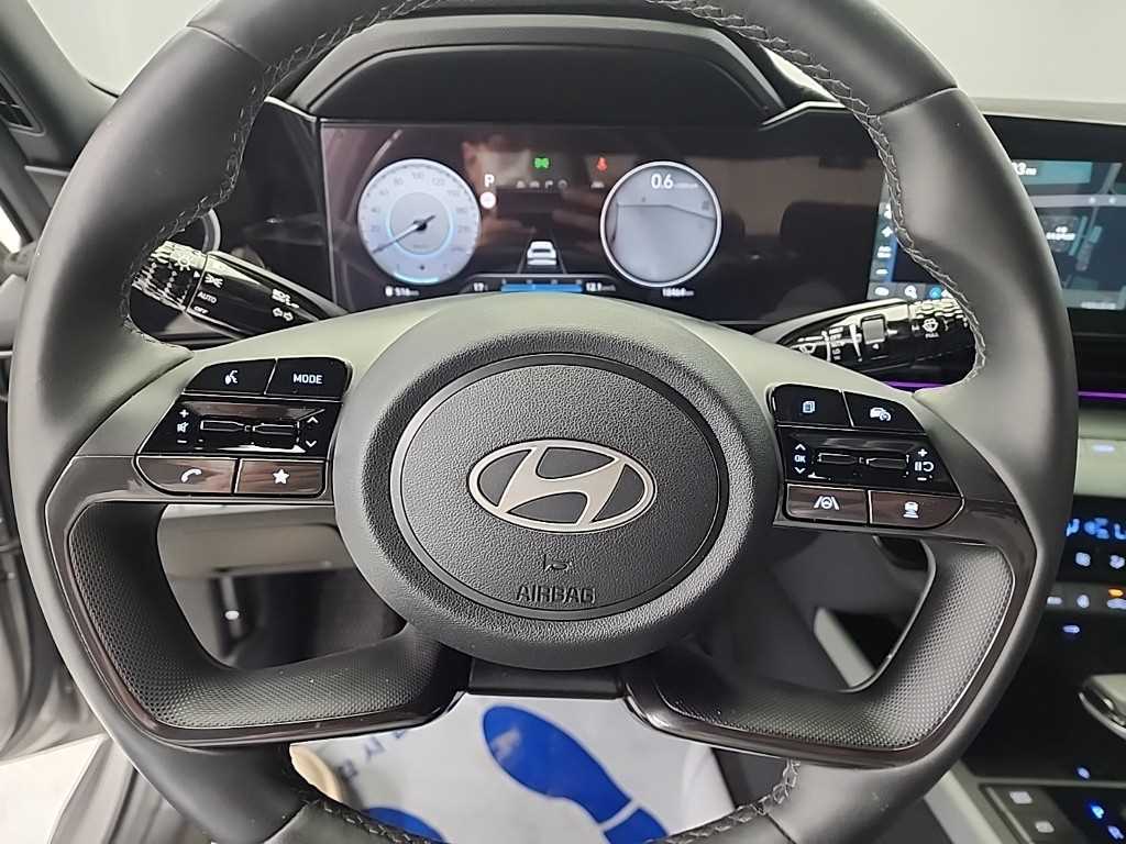 HYUNDAI Avante - Vista 9