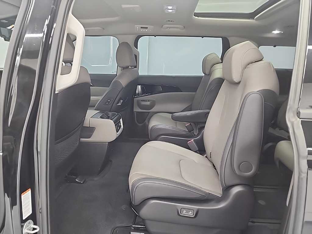 KIA Carnival - Vista 12