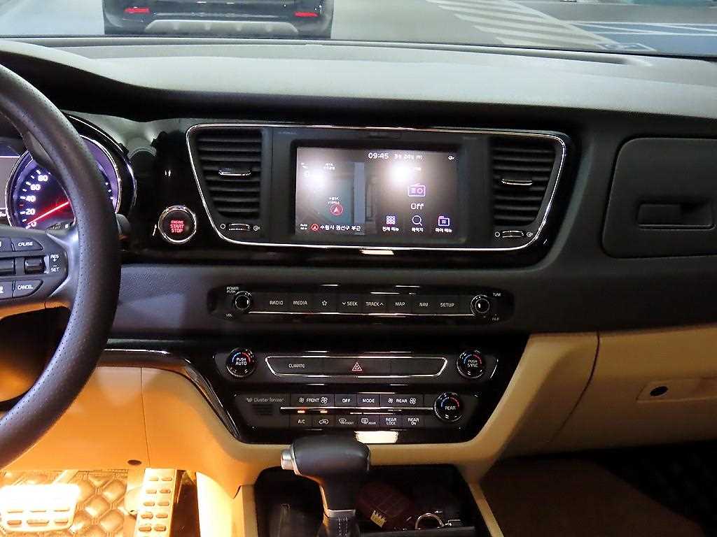 KIA Carnival - Vista 11