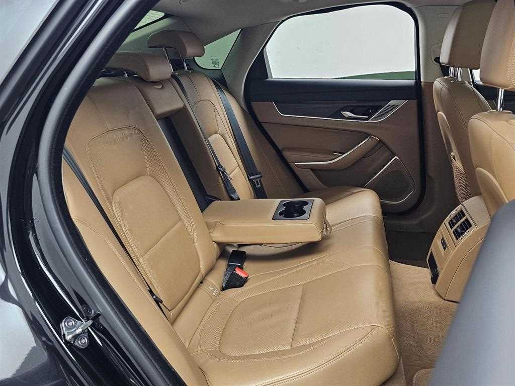 Jaguar XF - Vista 12