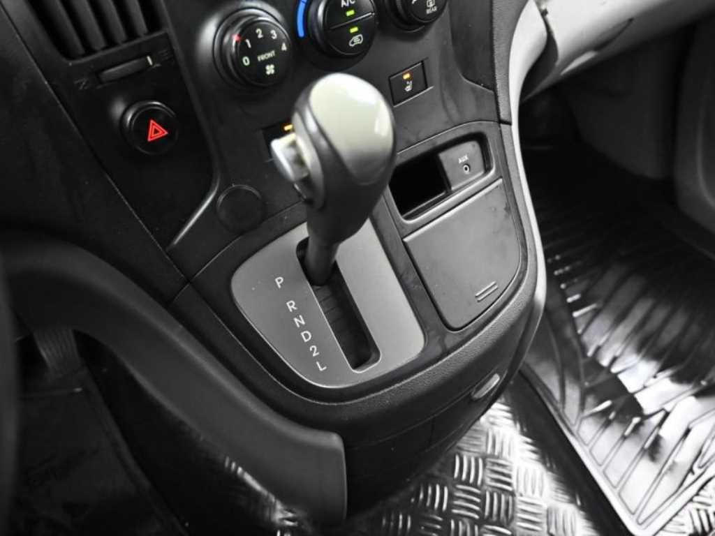 HYUNDAI Starex - Vista 9